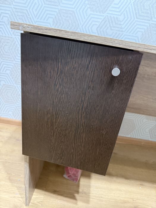 Продаются два стола