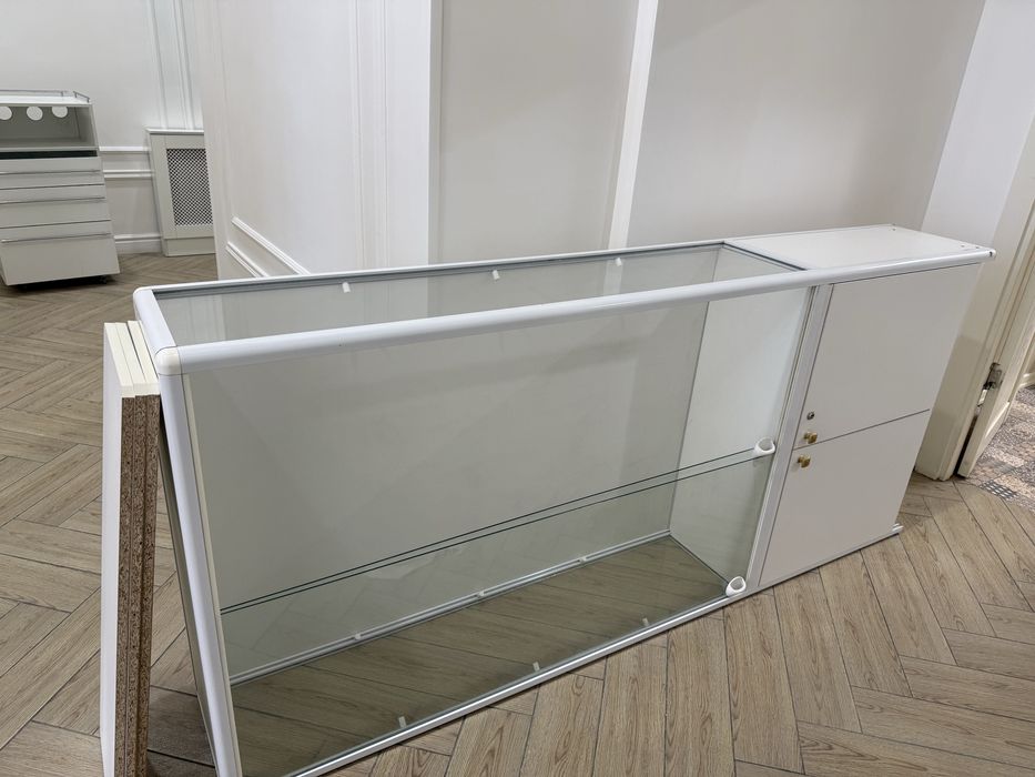 Медицинский шкаф