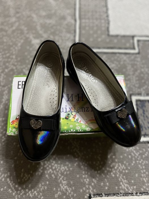 Туфельки на девочку школьные