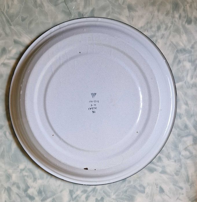 Эмалированные ляганы.