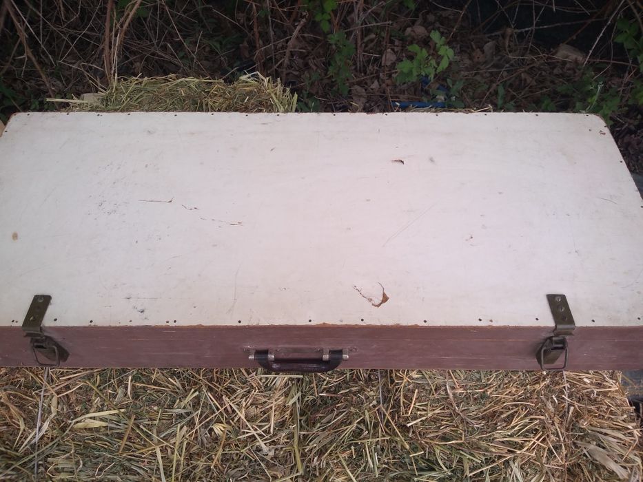 Стар голям дървен куфар