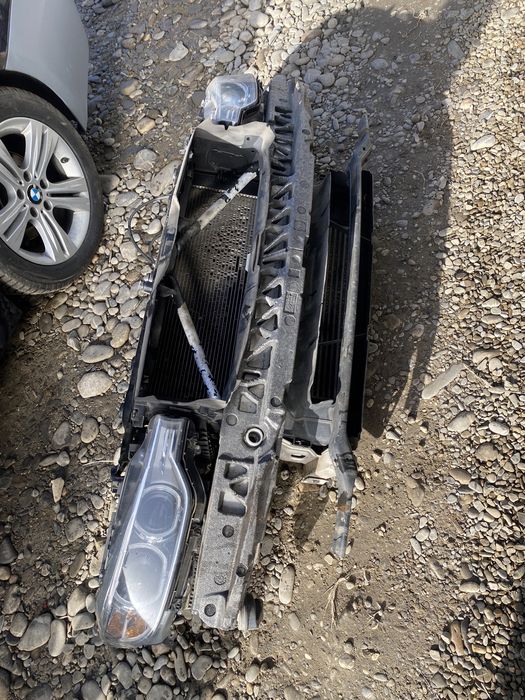 Capota ,bara, Tragar radiatoare ,bara fata și aripa BMW f30
