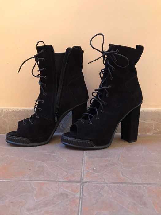 Италиански велурени отворени боти летни