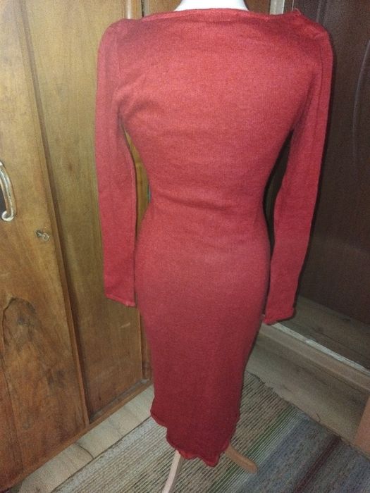 Рокля цвят бордо финно плетиво размер S/M под коляното