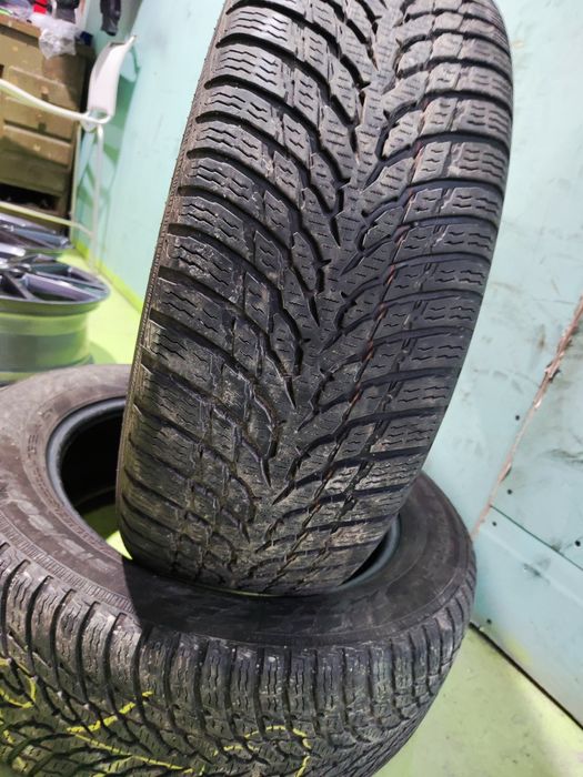 2 бр зимни 215/60/17 Nokian