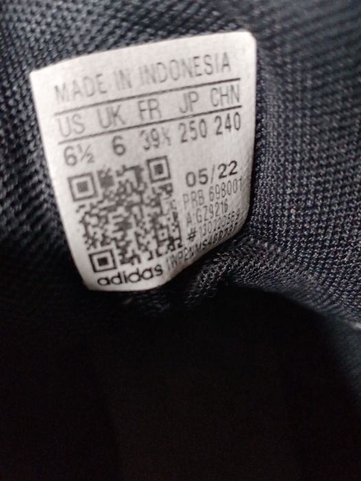 Маратонки адидас