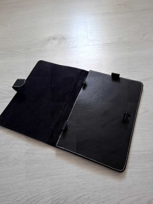 Черен кожен калъф за таблет 10"