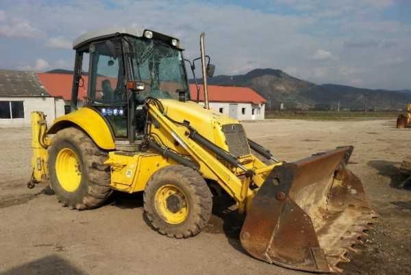 Dezmembrez buldoexcavator New Holland  LB95B-4PT- piese de schimb