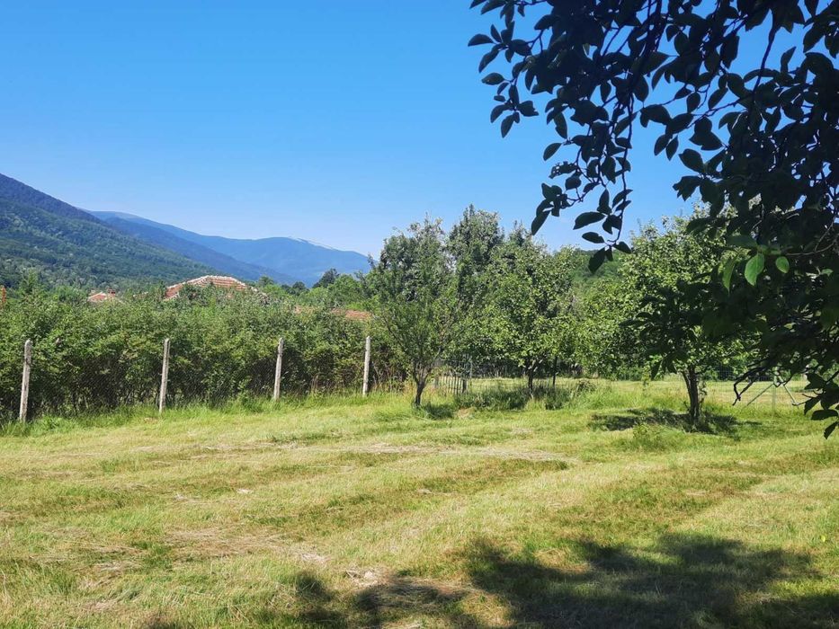 Продавам къща с имот