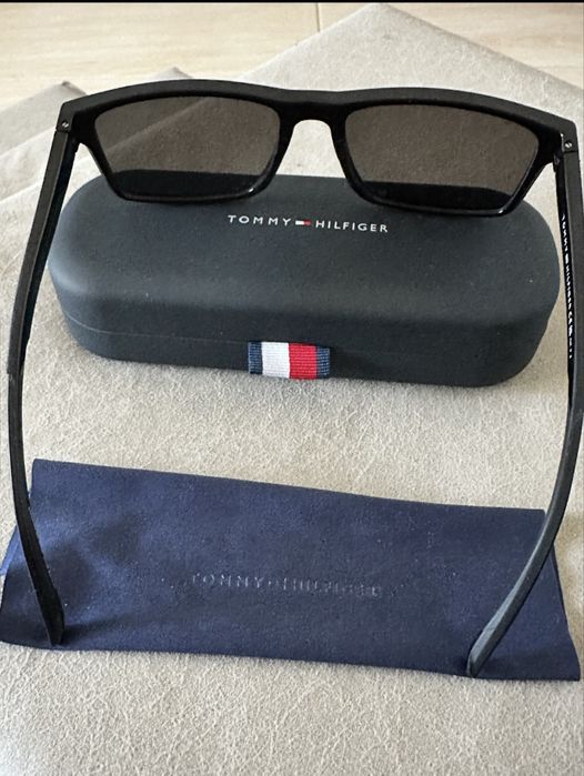 Tommy Hilfiger слънчеви очила