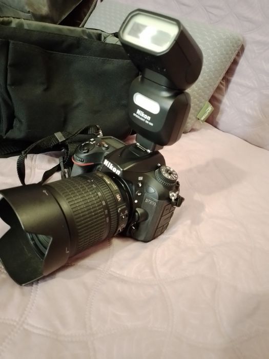 Продавам фото апарат Никон  д7200