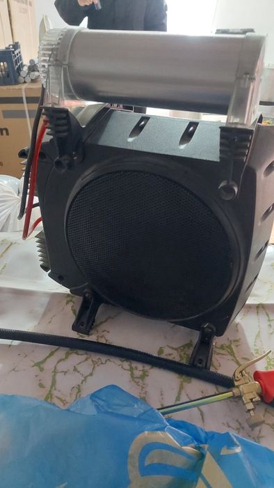 Продам усилитель саббуфер INFINITY