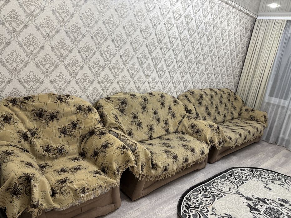 Диван б/у тройка