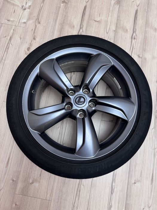 Продаю оригинальные диски с резиной