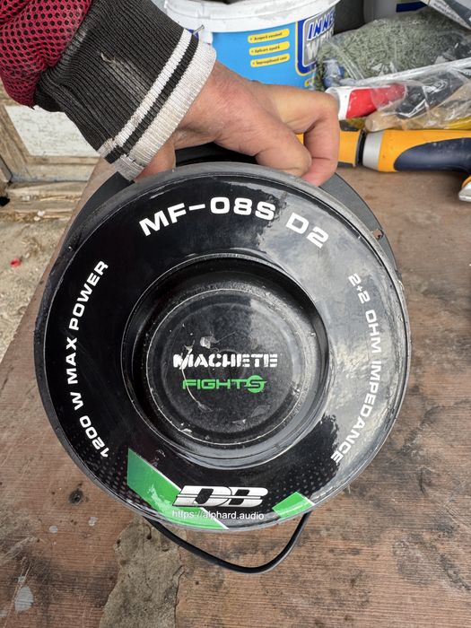 Deaf bonce. Bass 8 “ inch subwoofer auto.