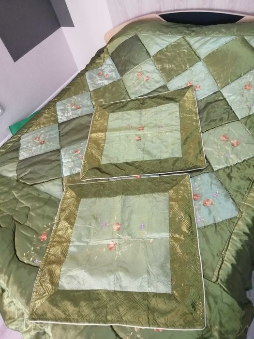 Продам БУ полотенца, покрывала, одеяла