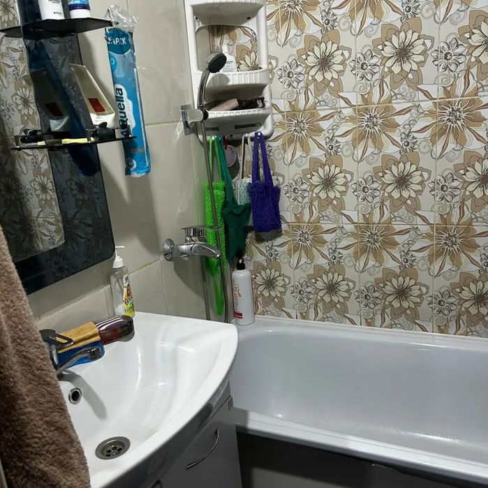 продам 2 комн квартиру