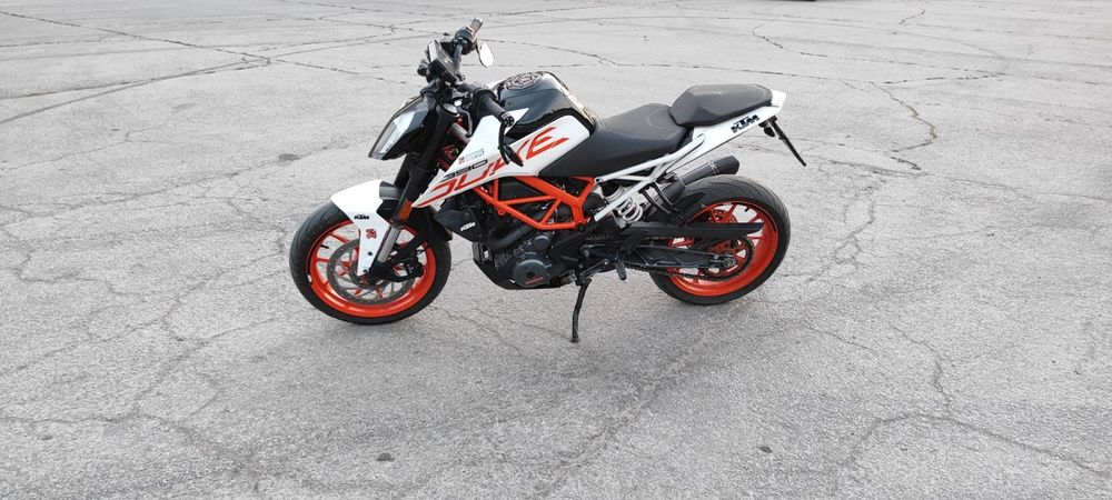 Ktm duke 390 A2.