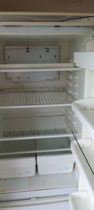 Продам холодильник работает только маразилка