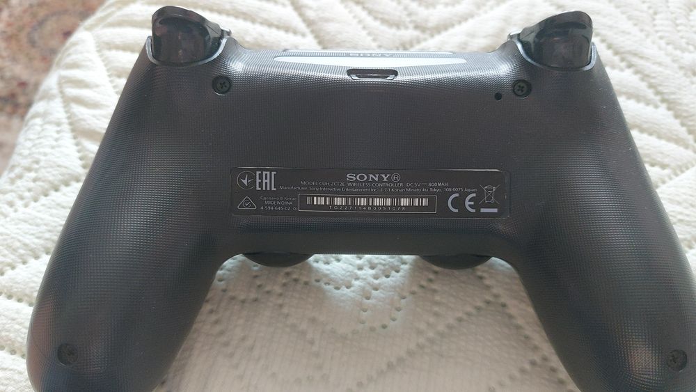 Продам PlayStation 4 slim