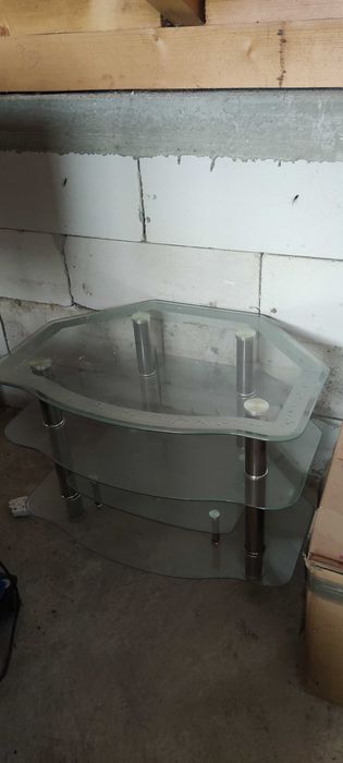 Măsuță de sticlă pe colț