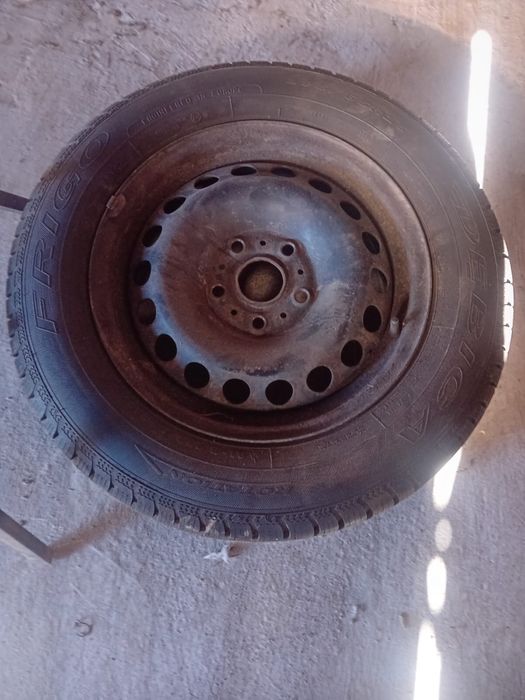 Vând cauciucuri de iarna cu jante ch tot