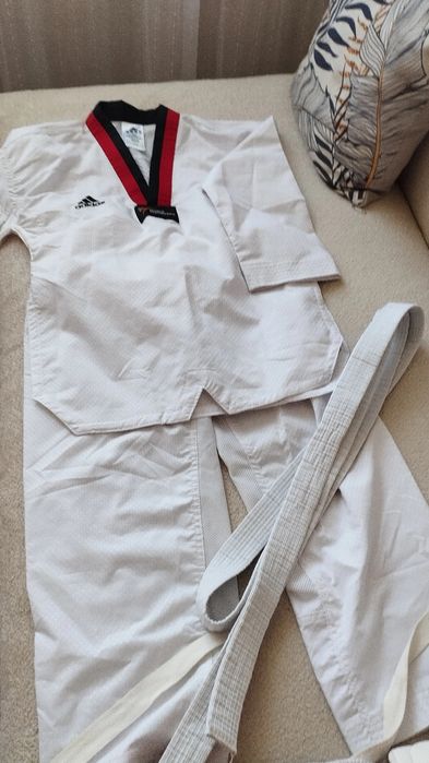 Продам кимоно и протектор для таэквондо