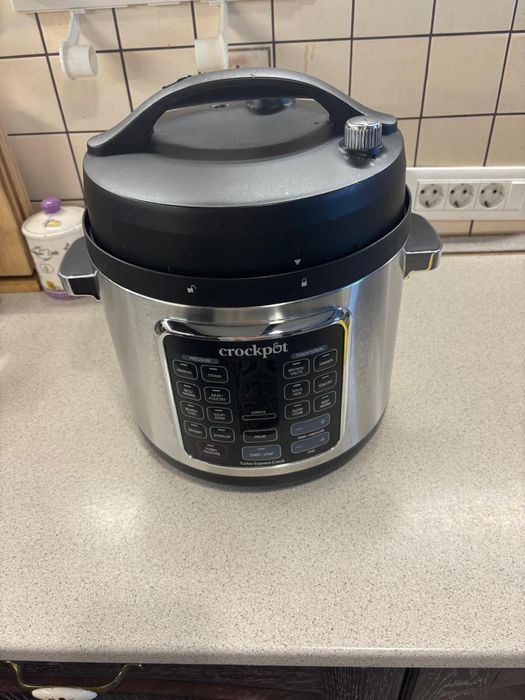 Multicooker turbo express cu gătire sub presiune Crock pot