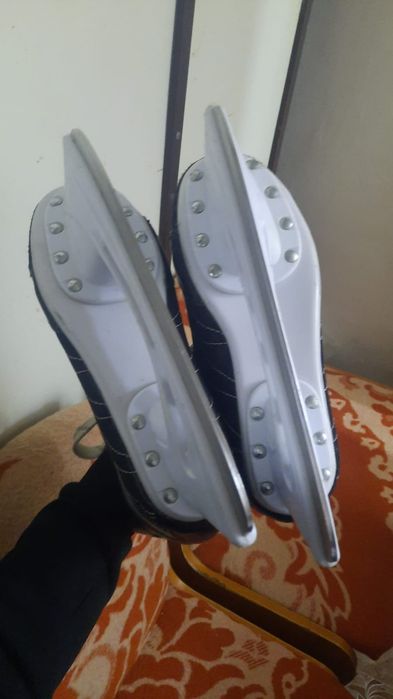 Коньки хоккейные