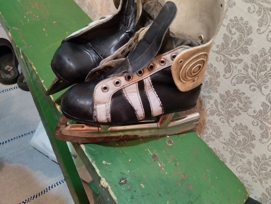 Продам коньки детские