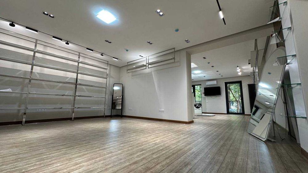 100 кв. Ц-1 Экопарк 64 школа Бутик Офис Салон Туризм Цветочный Магазин