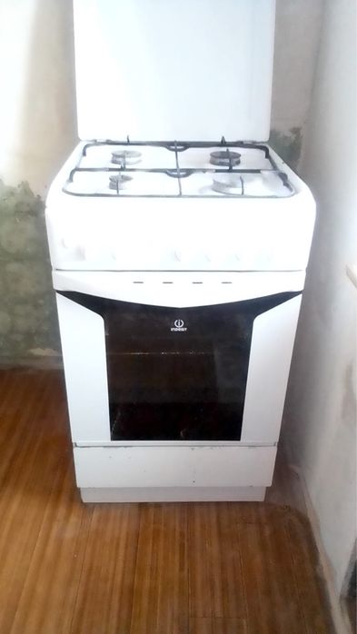 Продам газовую плиту