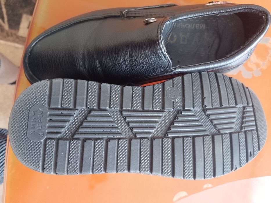 Продам туфли на мальчика