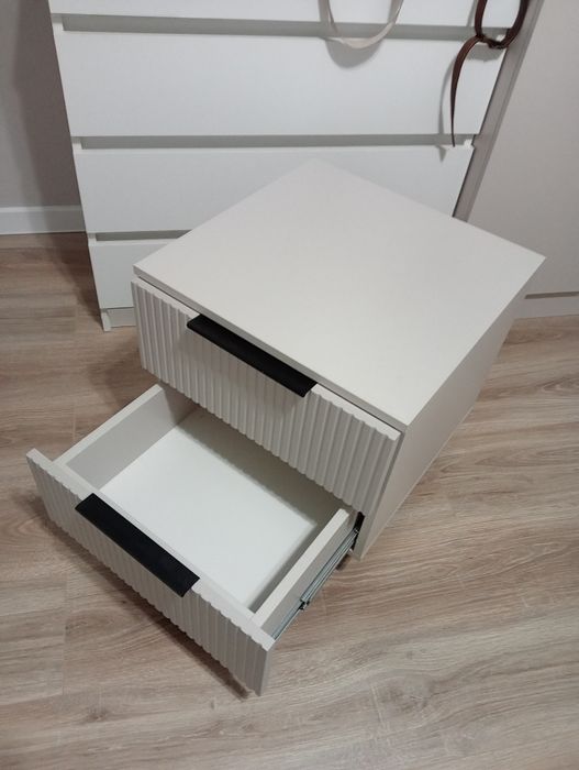 Прикроватные тумбы