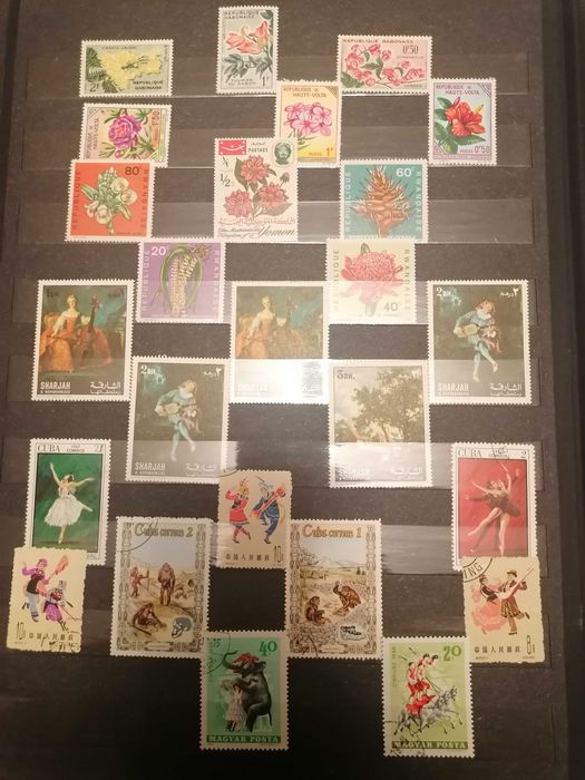 колекция от пощенски марки в класьор