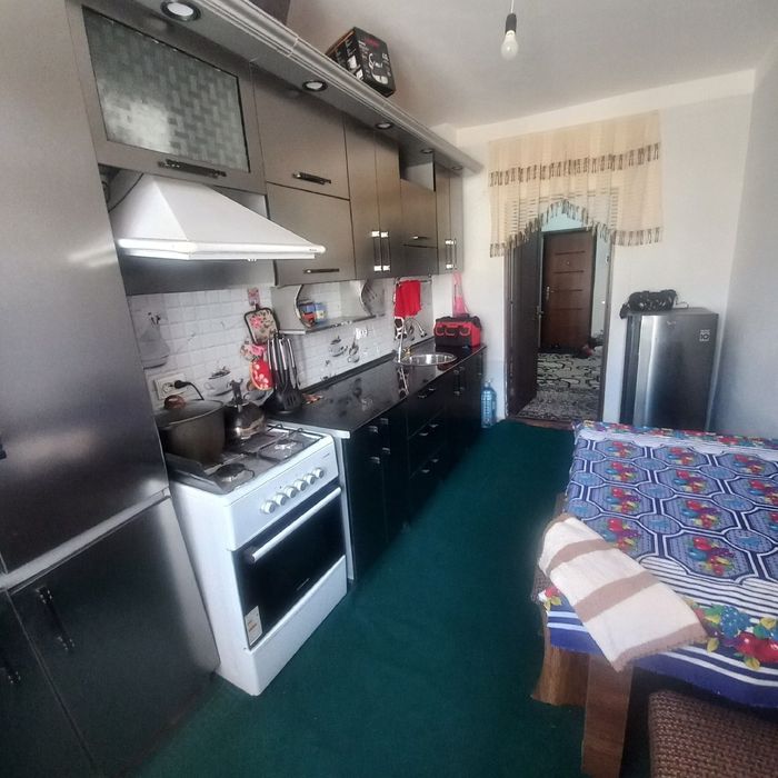 Андижон вил.  Ҳўжаобод  мошина бозори тепасида уй сотилади