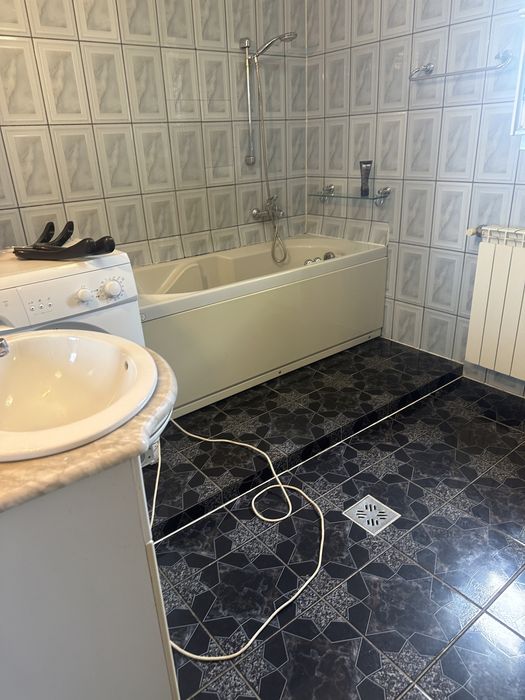 Inchiriez apartament