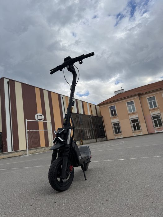 Продавам електрическа тротинетка segway ZT3 pro
