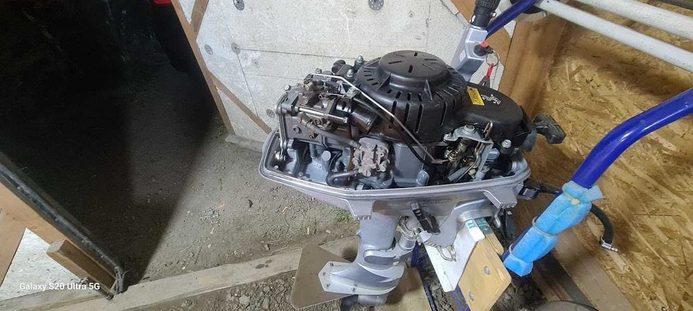Motor de barca Honda 5 cp 4 timpi dus la 6cp plus impecabil
