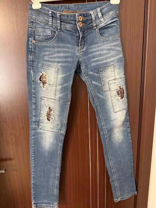 Дънки LAB Industries с интересен дизайн