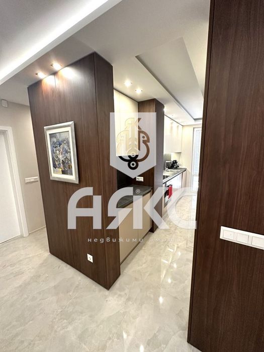 Дава се под наем Четиристаен апартамент в София, Малинова долина - 150 кв.м за 1550 € - Снимка #2