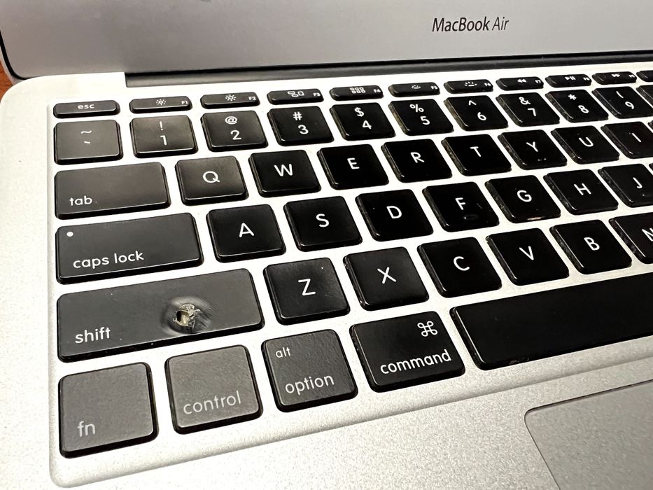 MacBook Air 11" (Mid 2012) Core i5, 4GB, 60GB, зарядно и калъф
