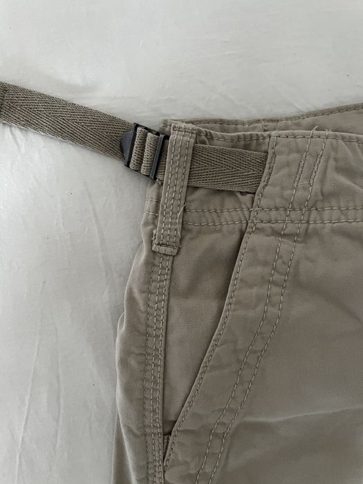 Бежов карго панталон – удобен и стилен