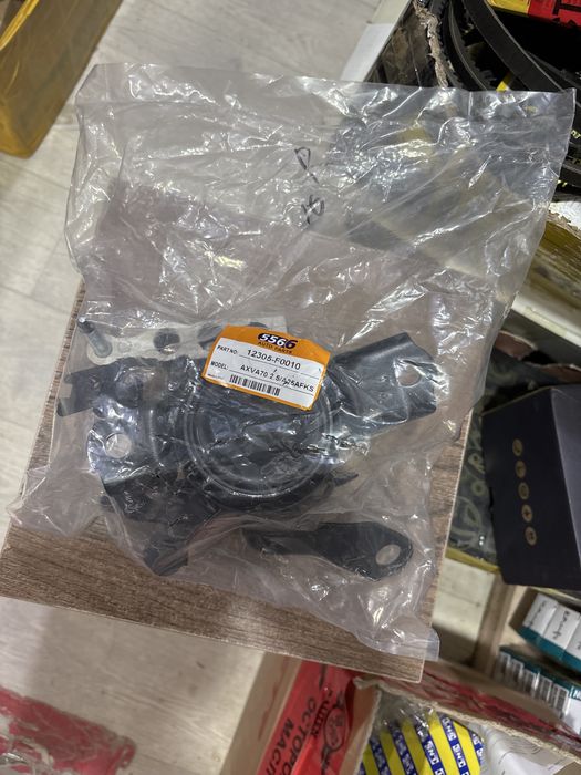 Подуша правый камри 70