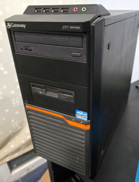 PC Retro Gateway DT Series Q9600,4GB DDR2, Radeon HD 5450, SSD Kingston V300, Windows XP