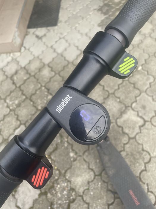Vând trotineta electrica segway ninebot e25e