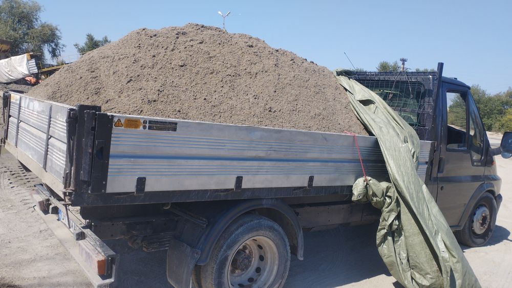 Pământ ,nisip, sort  piatra agregate minerale moloz execut santuri