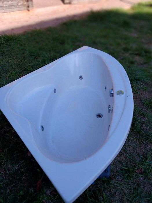 vind cada de baie acryl cu jacuzi