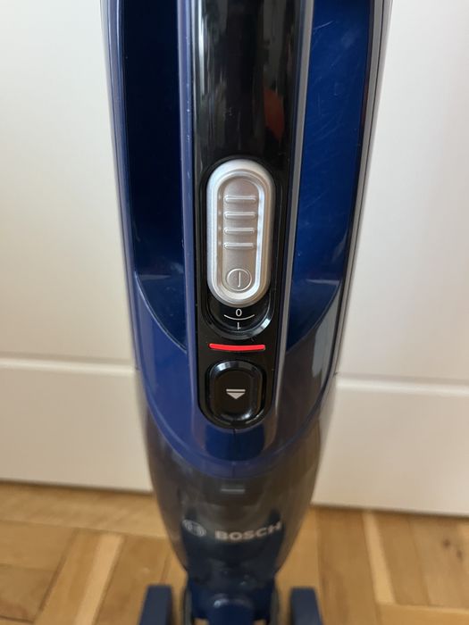Вертикална прахосмукачка BOSCH 16 V