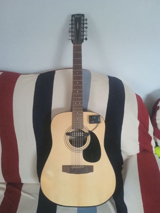 Продам гитару Cort